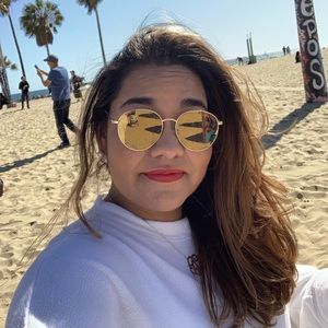 Meet your Posher, Gina